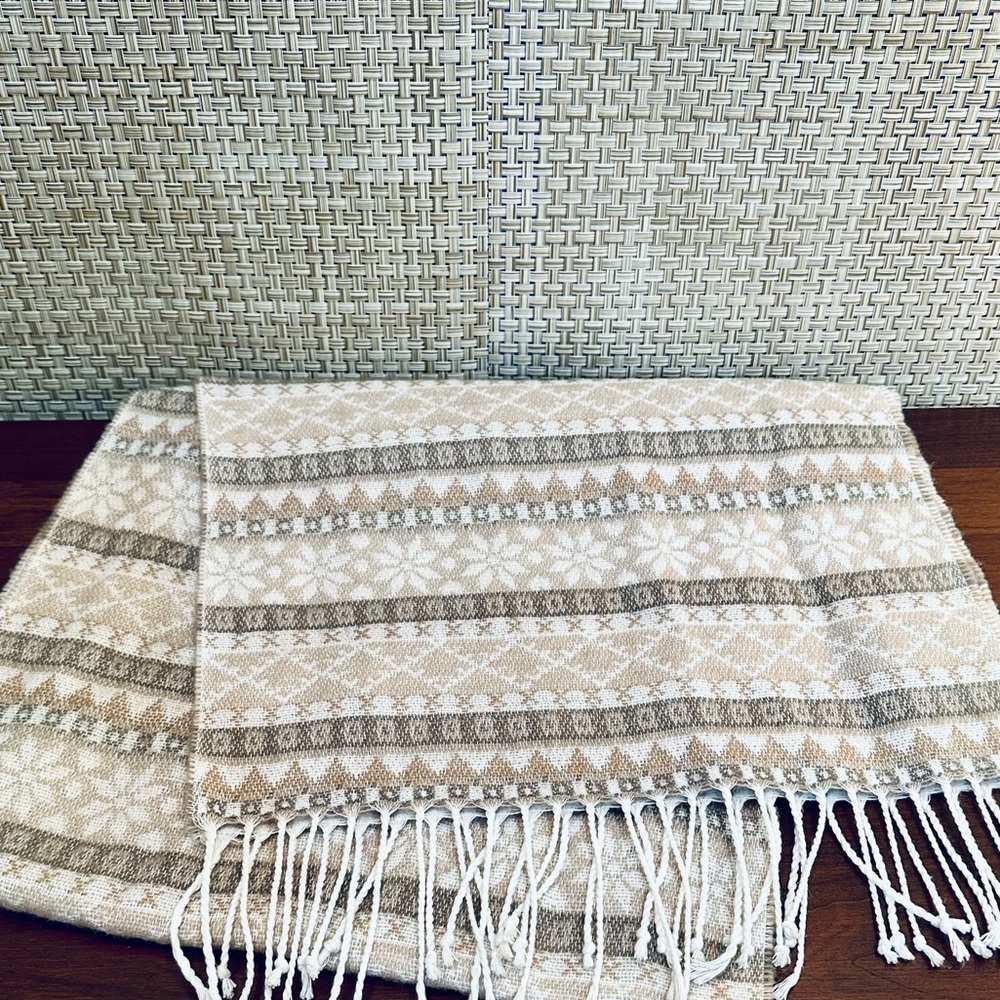 VTG Wilsons Soft Acrylic Neutral Snowflake Wide Scarf Made in Italy